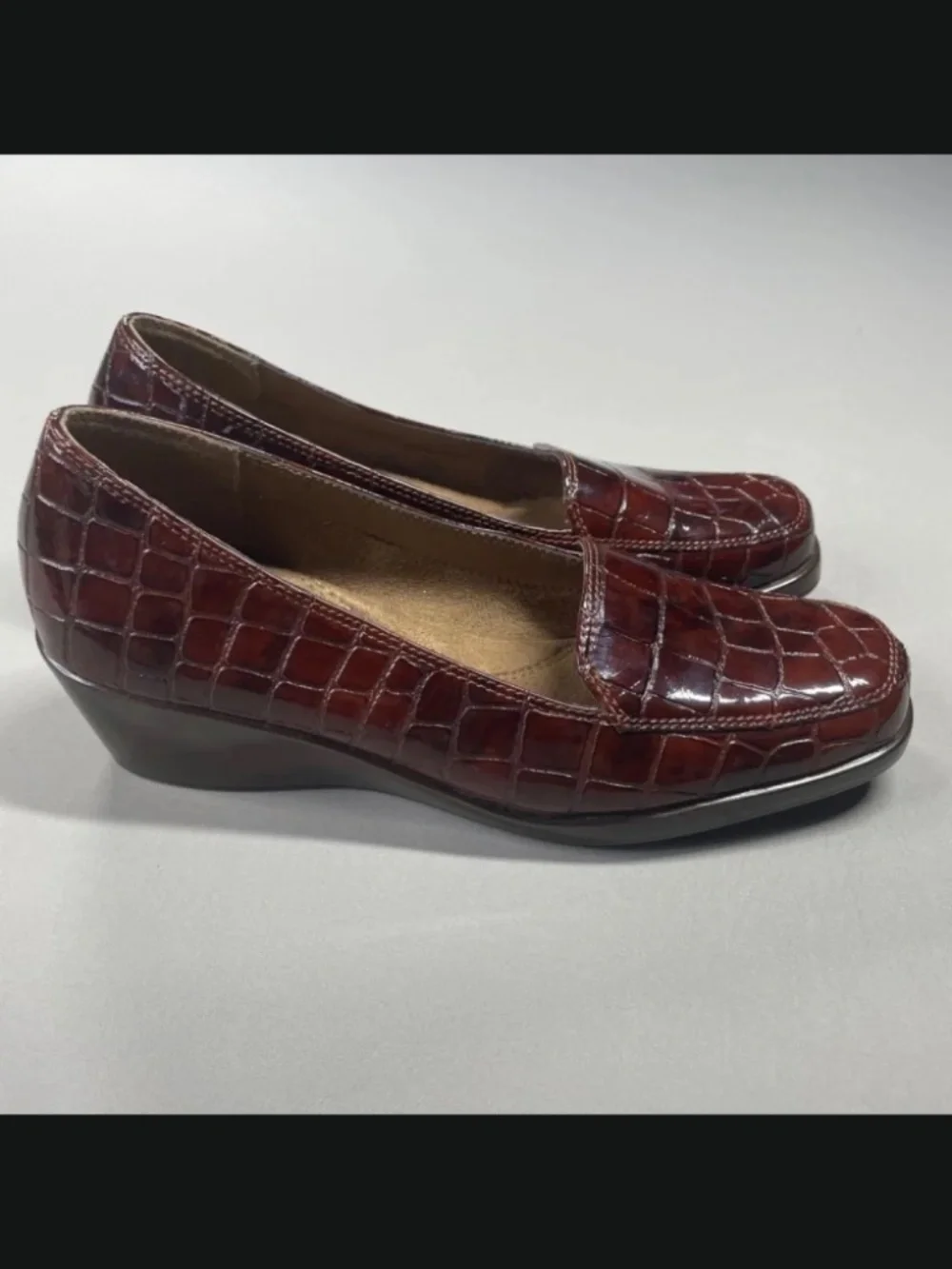 NEW Aerosoles Shoes Womens 6.5 brown faux leather alligator final exam wedge